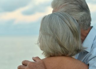 elderly couple_canstockphoto33567745