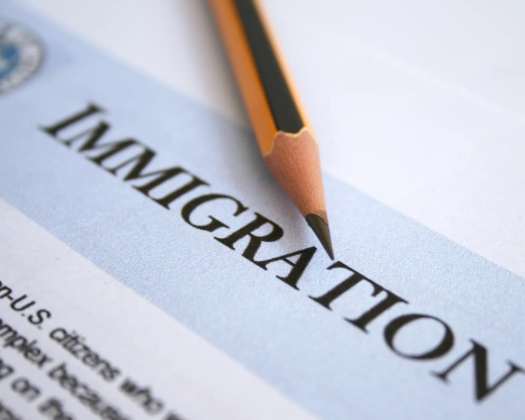 immigration_fJ2e78vO_sb-525x420.jpg