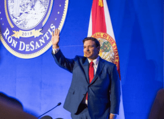 Ron DeSantis Waving v2 525x420 (1)