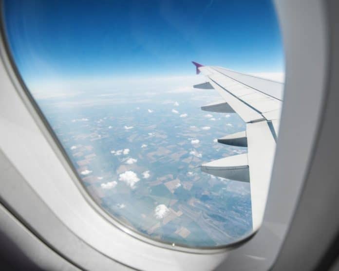 airplane window view_canstockphoto14983193 1000x800