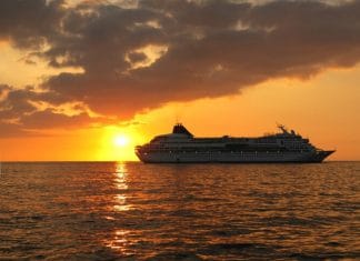 cruise-ship_canstockphoto600228-1000x800-1.jpg