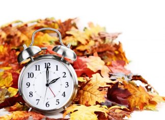 daylight savings time_fall canstockphoto38878680 1000x800