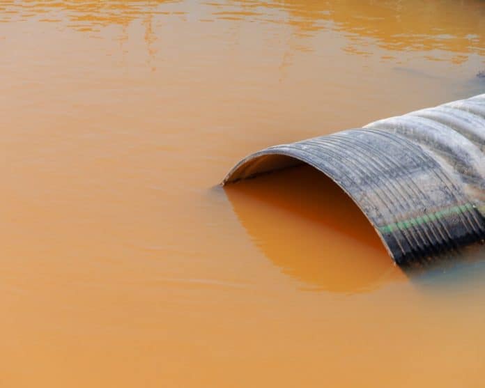 wastewater_canstockphoto14117553 1000x800