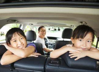 family_road trip_canstockphoto15567341 1000x800
