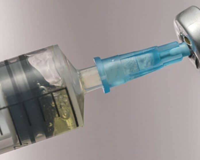 close up of vaccine syringe_canstockphoto89698638 1000x800