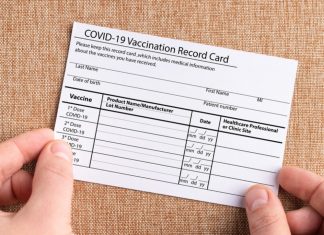 covid19 vaccinationcard_canstockphoto87807645 1000x800