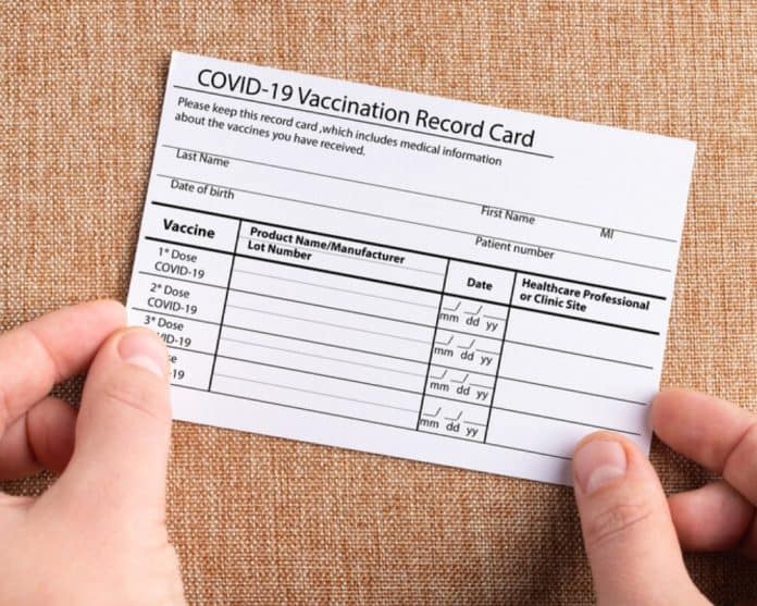 covid19 vaccinationcard_canstockphoto87807645 1000x800
