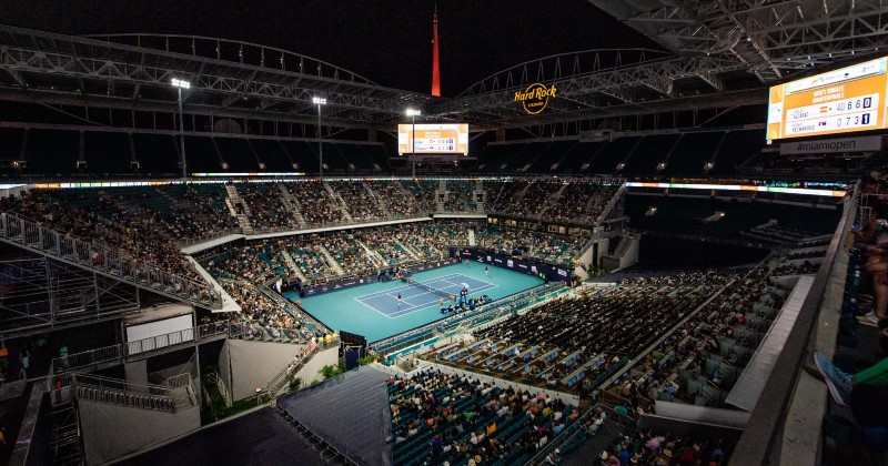 Senators Urge Biden to Waive Vaccine Rules for Tennis Star